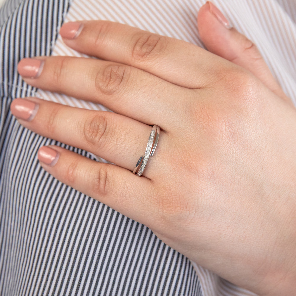 9ct White Gold Fashion Ring Set With 20 White Diamonds