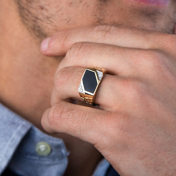 Onyx and store gold ring